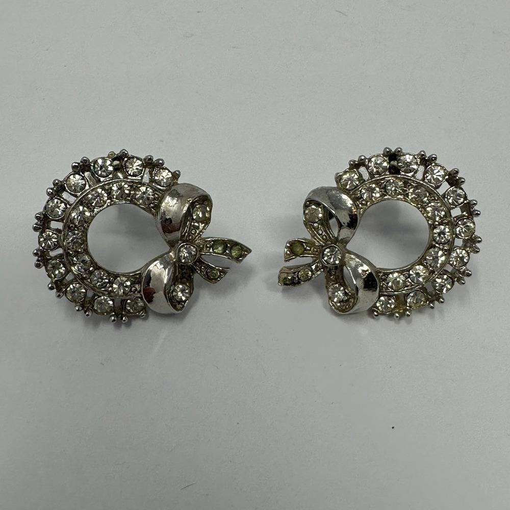 Vintage Silver Tone Rhinestone Wreath Bow Earrings‎ Holiday Classic A2
